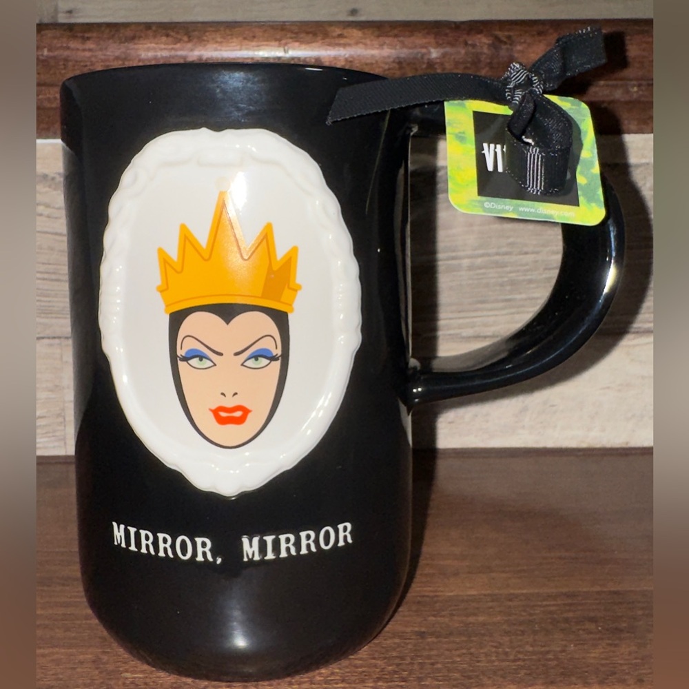 Super Cute 🥰 Disney Villains Large Evil Queen 🫅 “MIRROR, MIRROR” 🪞 Rae Dunn Mug